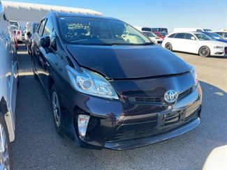 2014 Toyota Prius - Thumbnail