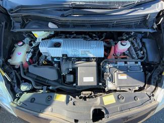 2014 Toyota Prius - Thumbnail