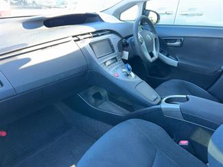 2014 Toyota Prius - Thumbnail