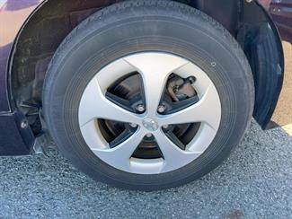 2014 Toyota Prius - Thumbnail