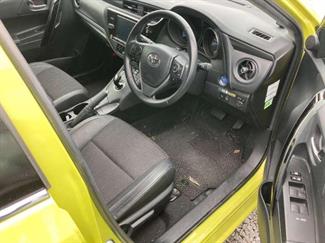2016 Toyota COROLLA - Thumbnail