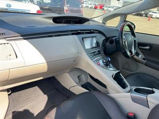 2014 Toyota Prius - Thumbnail
