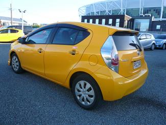 2012 Toyota Aqua - Thumbnail