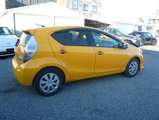 2012 Toyota Aqua - Thumbnail