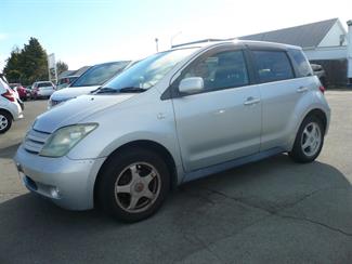 2004 Toyota IST - Thumbnail