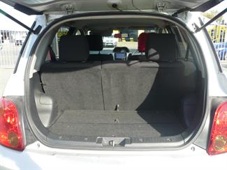 2004 Toyota IST - Thumbnail