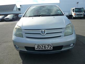 2004 Toyota IST - Thumbnail