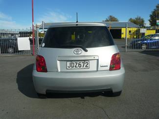 2004 Toyota IST - Thumbnail