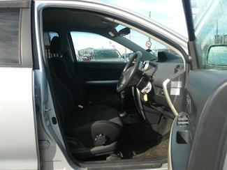 2004 Toyota IST - Thumbnail