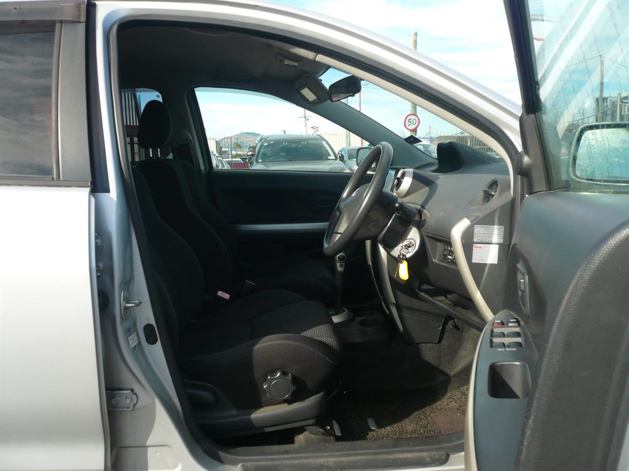 2004 Toyota IST