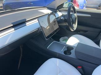 2021 Tesla Model 3 - Thumbnail