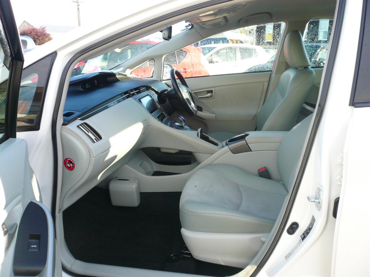 2013 Toyota prius 1800cc automatic