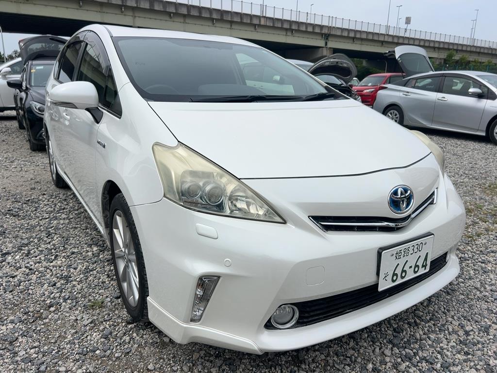 2013 Toyota PRIUS ALPHA