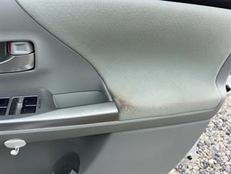 2013 Toyota PRIUS ALPHA - Thumbnail
