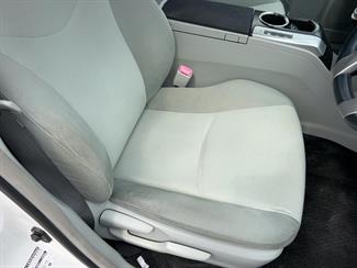 2013 Toyota PRIUS ALPHA - Thumbnail