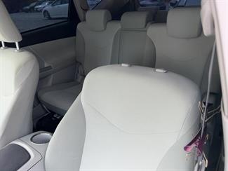 2013 Toyota PRIUS ALPHA - Thumbnail