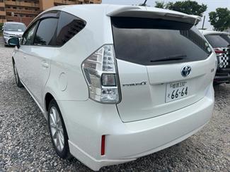 2013 Toyota PRIUS ALPHA - Thumbnail