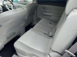 2013 Toyota PRIUS ALPHA - Thumbnail