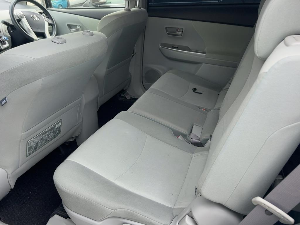 2013 Toyota PRIUS ALPHA