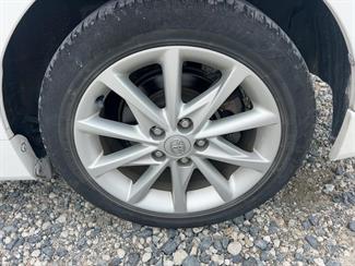 2013 Toyota PRIUS ALPHA - Thumbnail