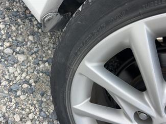 2013 Toyota PRIUS ALPHA - Thumbnail