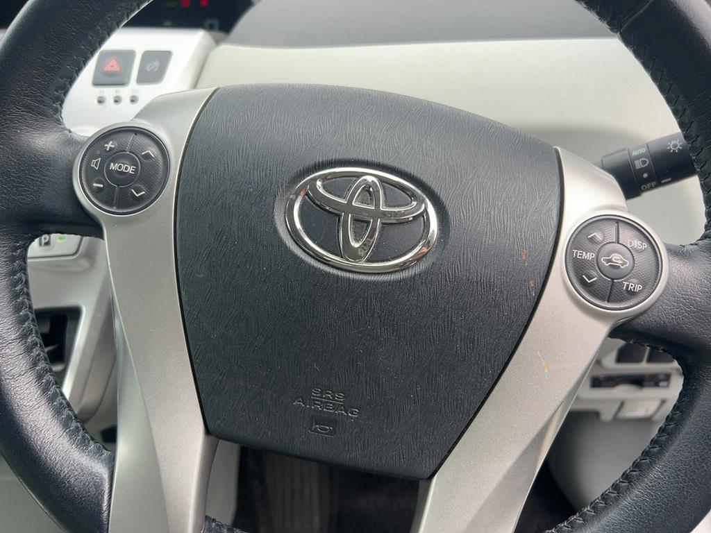 2013 Toyota PRIUS ALPHA