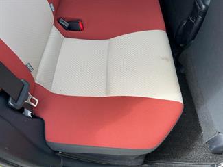 2014 Toyota Aqua - Thumbnail