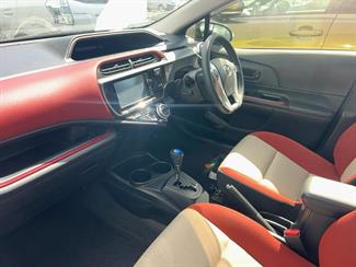 2014 Toyota Aqua - Thumbnail
