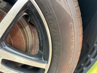 2014 Toyota Aqua - Thumbnail