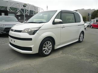 2014 Toyota SPADE - Thumbnail