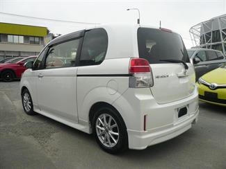 2014 Toyota SPADE - Thumbnail