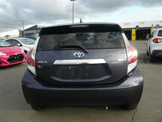 2015 Toyota Aqua - Thumbnail