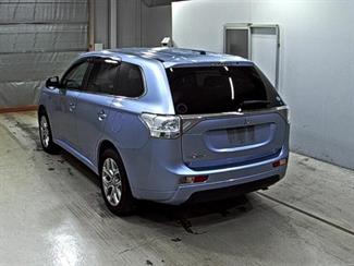 2013 Mitsubishi Outlander phev - Thumbnail