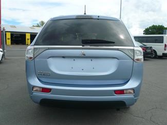 2013 Mitsubishi Outlander - Thumbnail