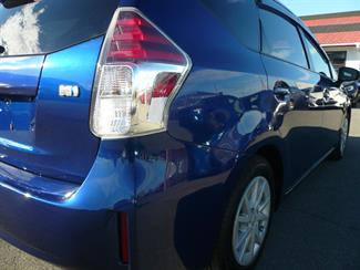 2015 Toyota Prius - Thumbnail