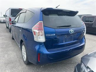 2015 Toyota Prius - Thumbnail