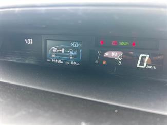 2015 Toyota Prius - Thumbnail