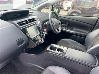 2015 Toyota Prius - Thumbnail