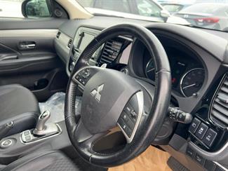 2014 Mitsubishi Outlander - Thumbnail