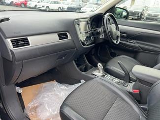 2014 Mitsubishi Outlander - Thumbnail