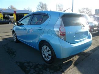 2013 Toyota Aqua - Thumbnail
