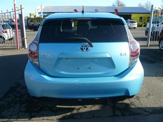 2013 Toyota Aqua - Thumbnail