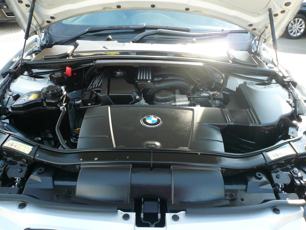 2009 BMW 320i coupe 