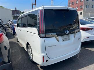 2020 Toyota Esquire - Thumbnail