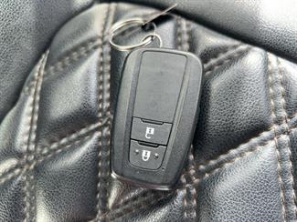 2017 Toyota C-HR - Thumbnail