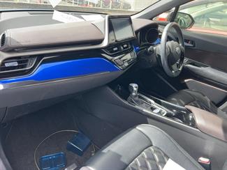 2017 Toyota C-HR - Thumbnail