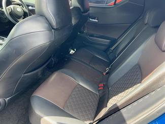 2017 Toyota C-HR - Thumbnail