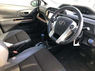2015 Toyota Aqua - Thumbnail