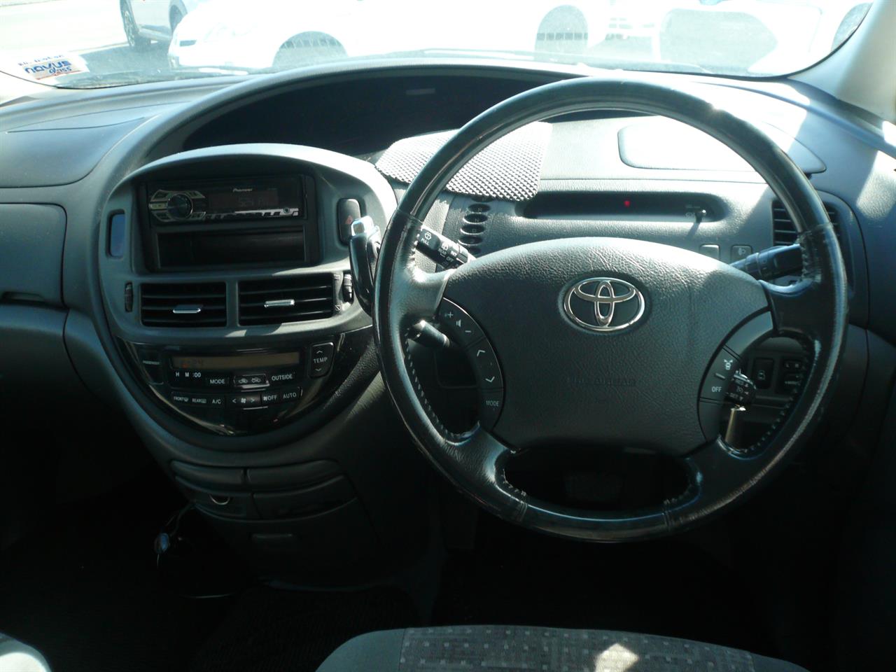 2004 Toyota ESTIMA