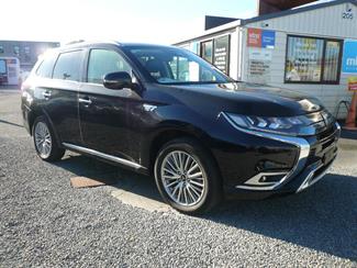 2020 Mitsubishi Outlander - Thumbnail